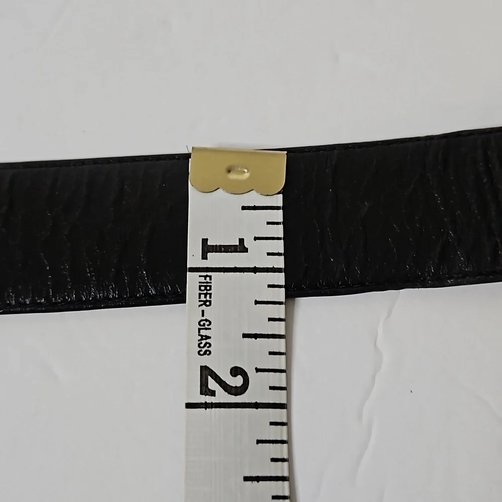 The Leather Shop  Belt Black  Dame Belt accent Buckle  Pre-owned